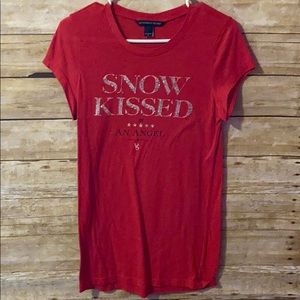 👶🏻VICTORIA SECRET “snow kissed” Tshirt LG